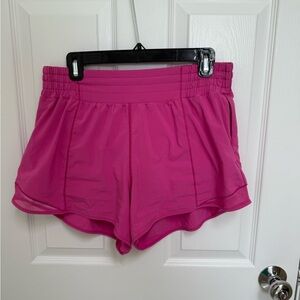 Women’s Lululemon (Size 10) Hotty Hot High-Rise Lined Short 4"